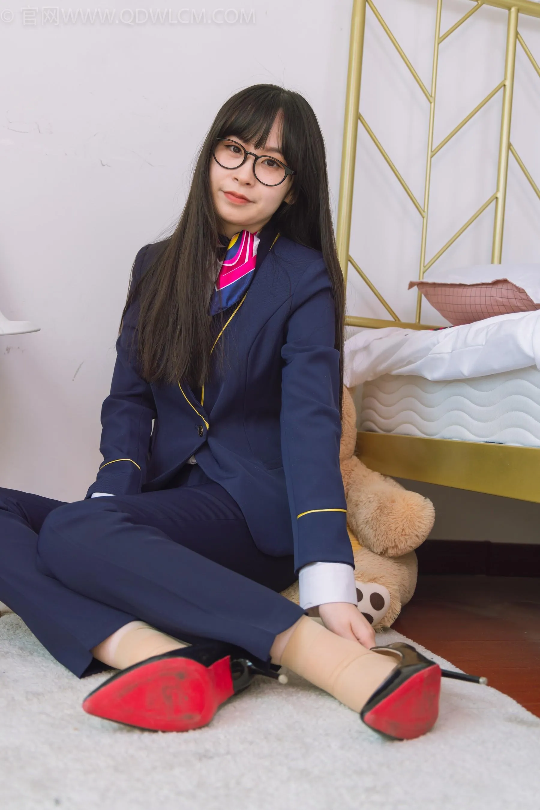 物恋传媒 NO.1500 兮兮-银行小秘书 [151P]插图4
